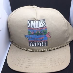Vtg snap back Simmons farm raised catfish